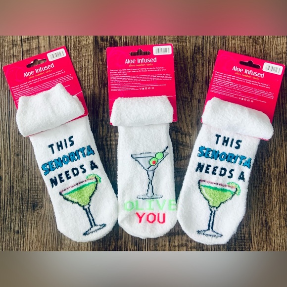 🎄 Airplus ~ Designed to soothe and comfort feet, infused w/ aloe and vitamin E🌟 - Picture 5 of 6